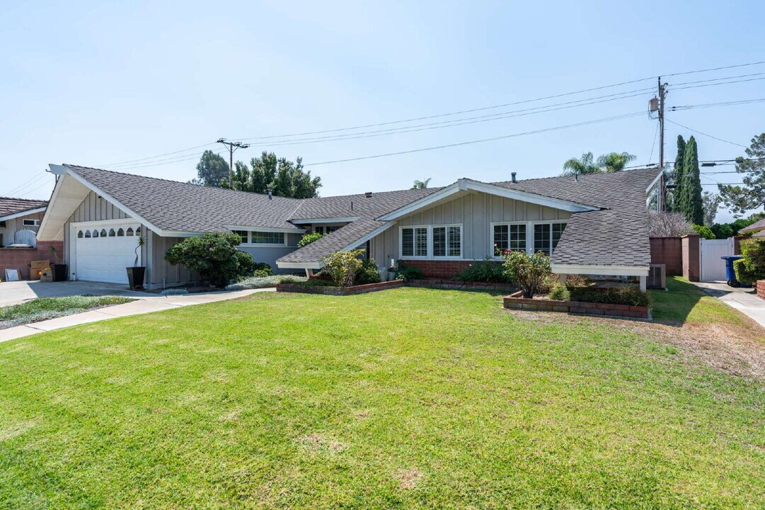 8454 Planetary Dr in Buena Park, CA - Building Photo