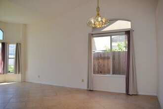8663 Disa Alpine Way in Elk Grove, CA - Building Photo - Building Photo