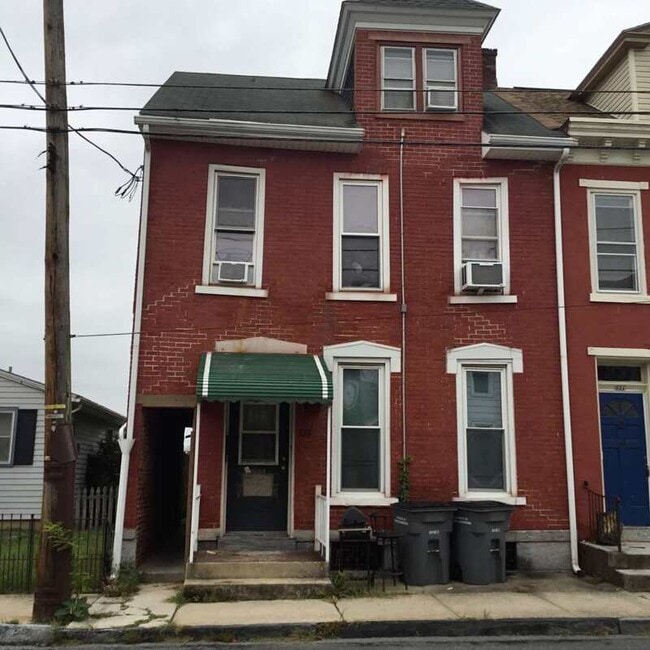 property at 323 S 6th St