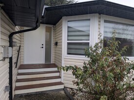 7580 Sapphire Dr in Chilliwack, BC - Building Photo