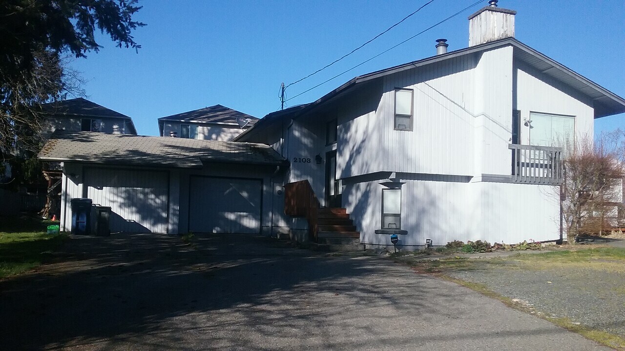 2103 Gibson Rd in Everett, WA - Building Photo