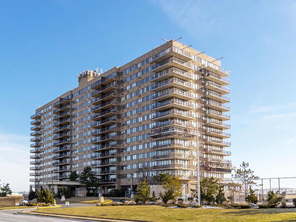 The Admirality Condominium in Monmouth Beach, NJ - Building Photo