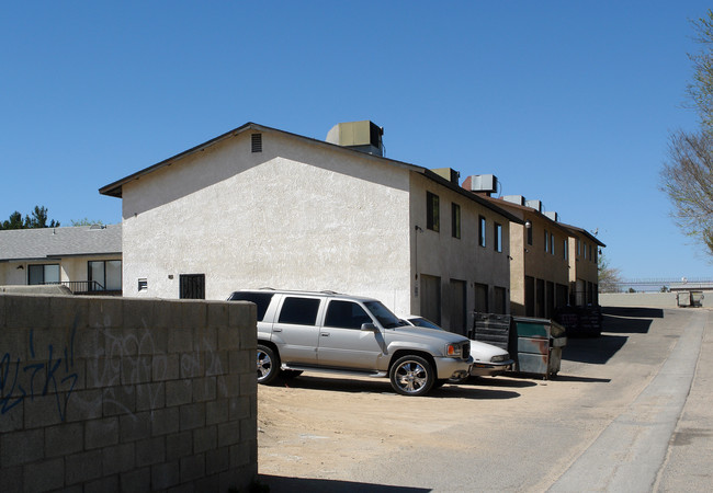 16410 Lariat Rd in Victorville, CA - Building Photo - Building Photo