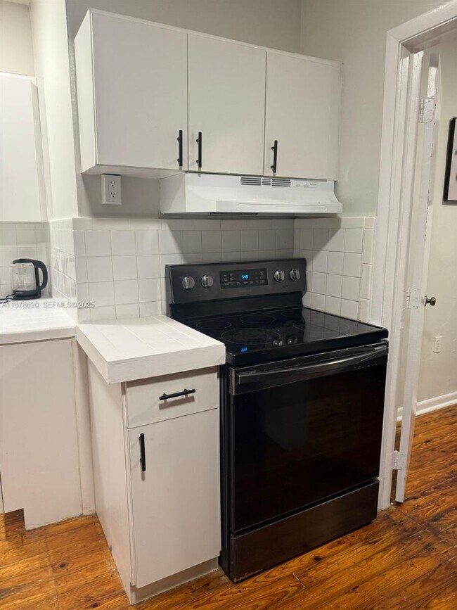 1289 Marseille Dr in Miami Beach, FL - Building Photo - Building Photo