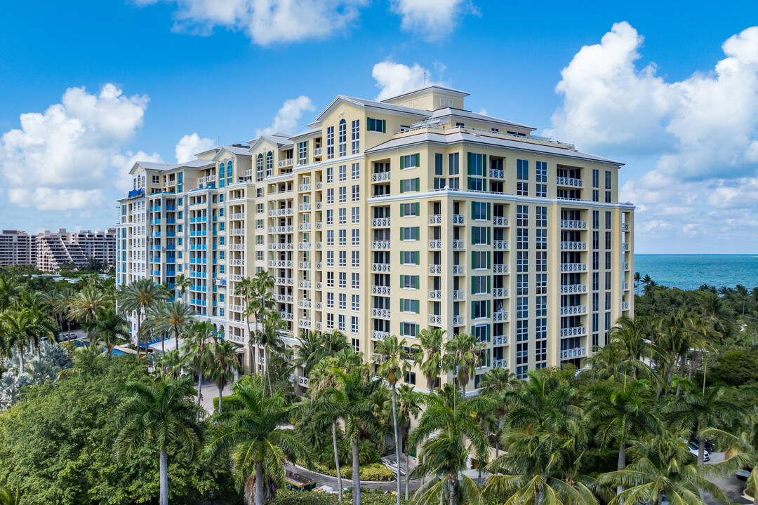 Grand Bay Residences in Key Biscayne, FL - Foto de edificio