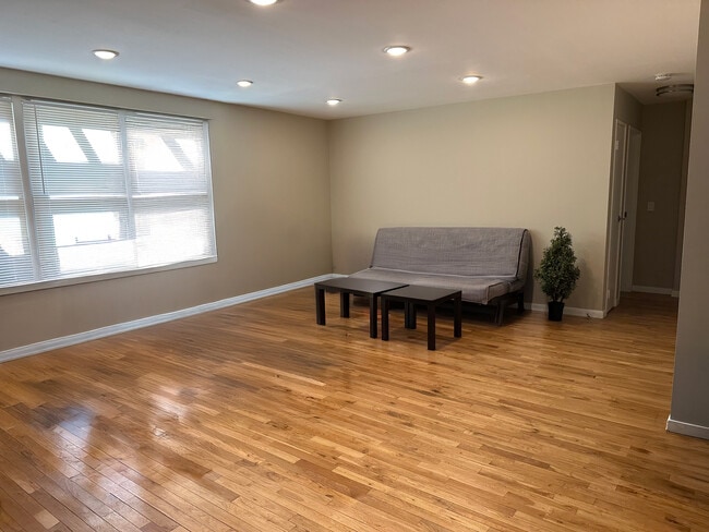 274 County Rd, Unit 274 County Rd Unit 2D