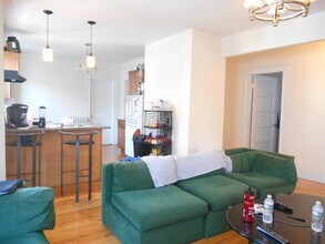 331 Faneuil St, Unit 3 in Boston, MA - Foto de edificio - Building Photo