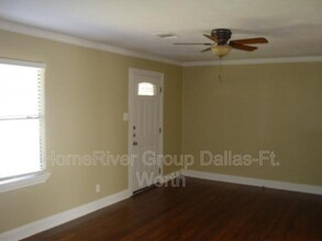 4926 W University Blvd in Dallas, TX - Building Photo - Building Photo