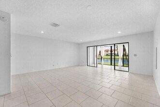 8566 Casa Del Lago in Boca Raton, FL - Building Photo - Building Photo