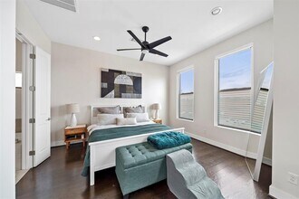 2106 Sabine St in Houston, TX - Building Photo - Building Photo