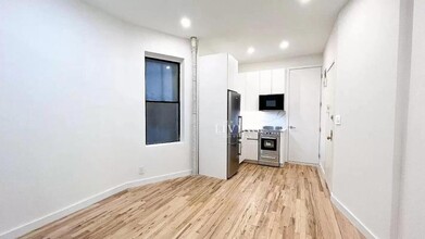 110 9th Ave in New York, NY - Building Photo - Building Photo