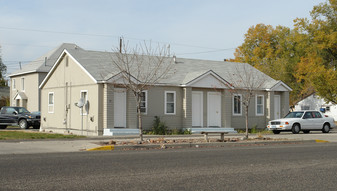 Townhouse Apts with upside Apartamentos