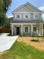 208 Sterling St in College Station, TX - Building Photo