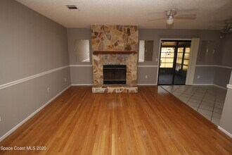 1047 Grandeur St SE in Palm Bay, FL - Building Photo - Building Photo