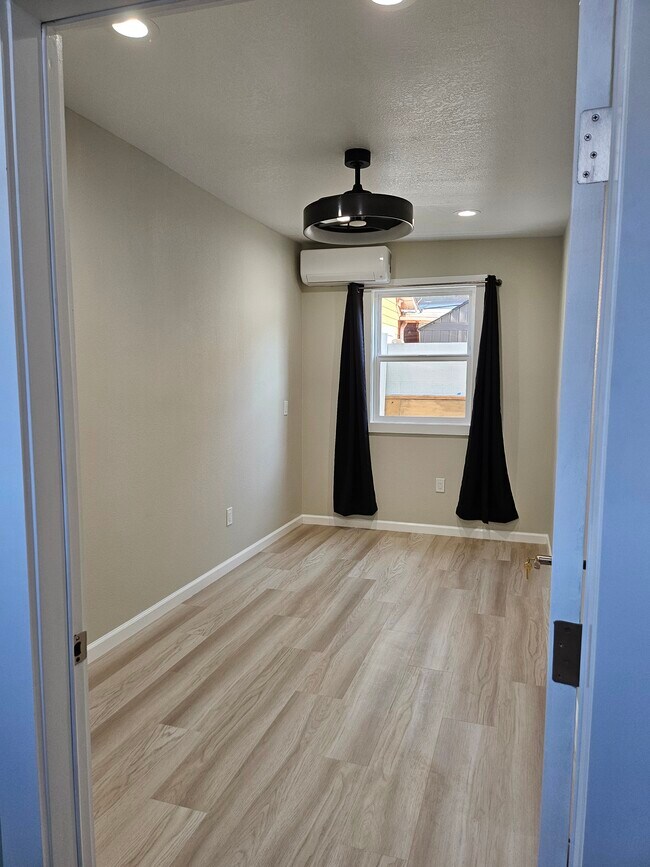1175 N Normandie Ave, Unit #4 in Los Angeles, CA - Building Photo - Building Photo