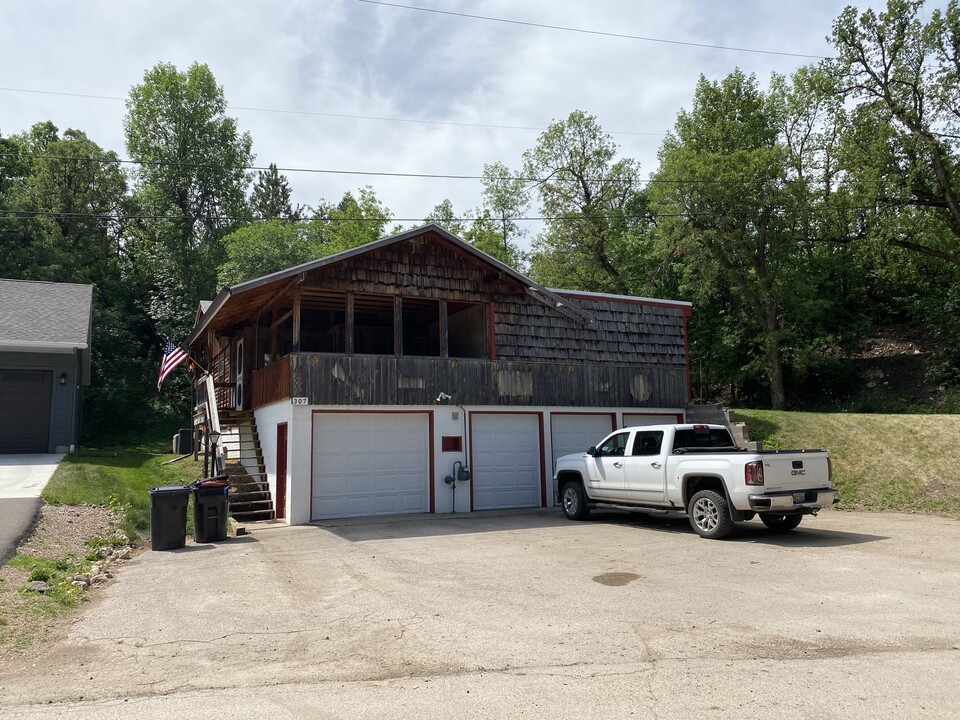 307 Meier Ave in Spearfish, SD - Building Photo