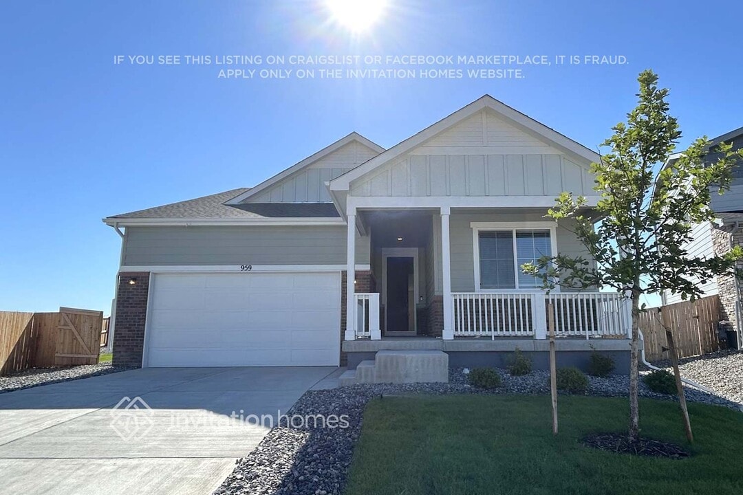 959 Harvard St in Johnstown, CO - Building Photo