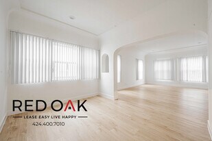 6135 Saturn St, Unit 6135.5 in Los Angeles, CA - Building Photo