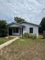 513 Centre St in San Marcos, TX - Building Photo