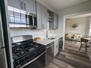 372 Hazel Ave, Unit B9 in Glencoe, IL - Building Photo - Building Photo