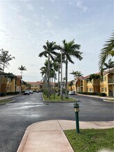 7240 NW 114th Ave in Doral, FL - Foto de edificio - Building Photo
