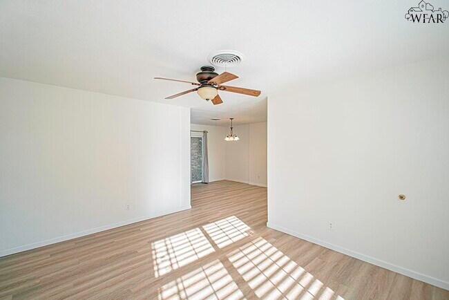 4659 Woodlawn in Wichita Falls, TX - Foto de edificio - Building Photo