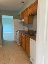 3135 SW 42nd Pl, Unit None