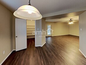 10339 Manor Crk in San Antonio, TX - Building Photo - Building Photo