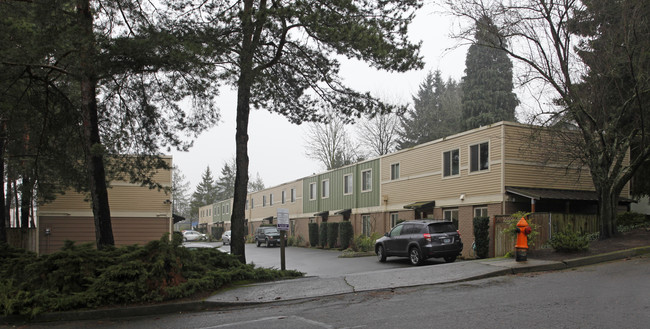 Multnomah Village Townhomes in Portland, OR - Foto de edificio - Building Photo