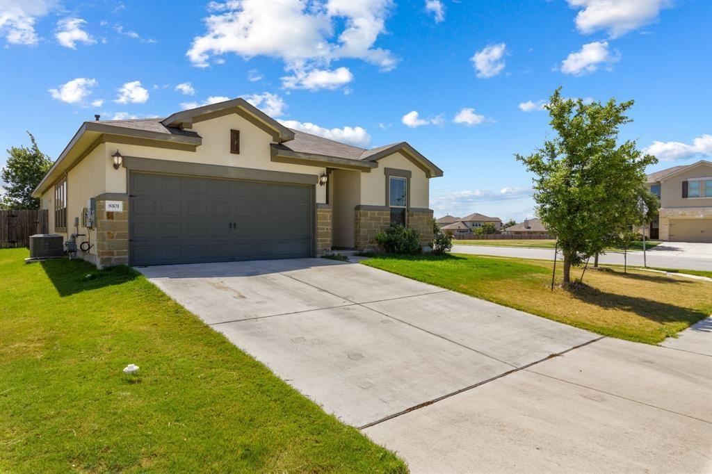 8101 Pescara Cove in Round Rock, TX - Foto de edificio