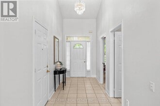 2210 Tiger Rd in Burlington, ON - Building Photo - Building Photo