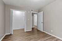 Magnolia Garden in Texarkana, TX - Building Photo - Interior Photo