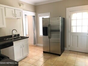 2122 Dellwood Ave in Jacksonville, FL - Foto de edificio - Building Photo