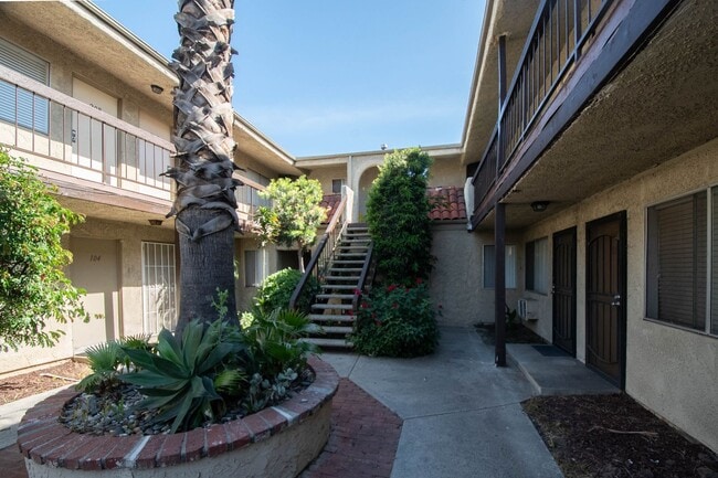 13846 Sherman Way, Unit 201 in Los Angeles, CA - Building Photo - Building Photo