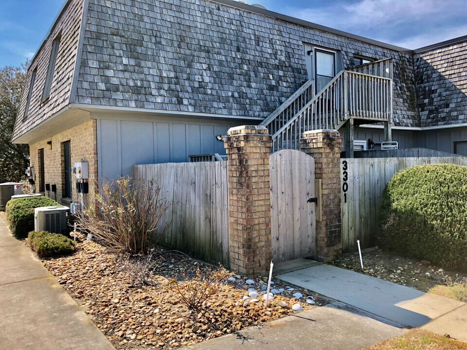 3301 Barnacle Ln in Kitty Hawk, NC - Foto de edificio