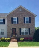 1040 Middle View Dr in Forest, VA - Building Photo