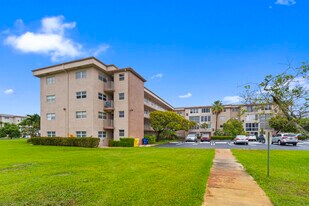 2615 NE 1st Ct in Boynton Beach, FL - Building Photo