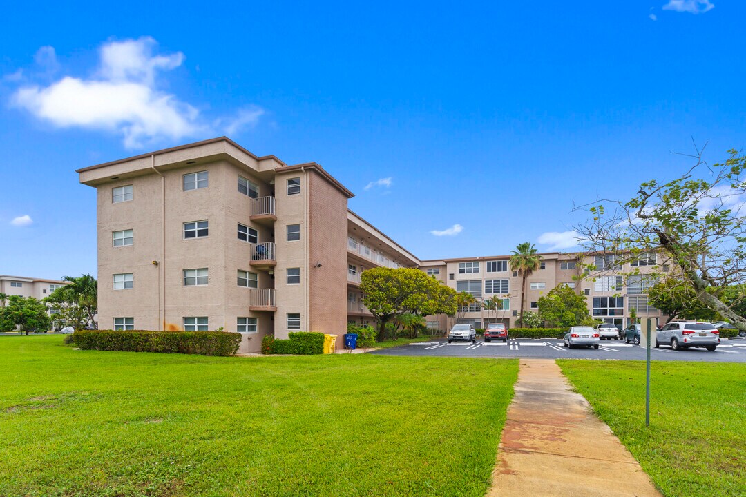 2615 NE 1st Ct in Boynton Beach, FL - Building Photo