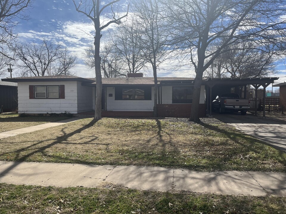 2407 33rd St in Lubbock, TX - Building Photo