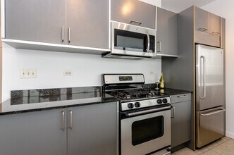 653 N Kingsbury St, Unit 1702 in Chicago, IL - Building Photo - Building Photo