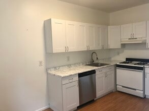 137 W 110th St, Unit 2-A in New York, NY - Building Photo - Building Photo
