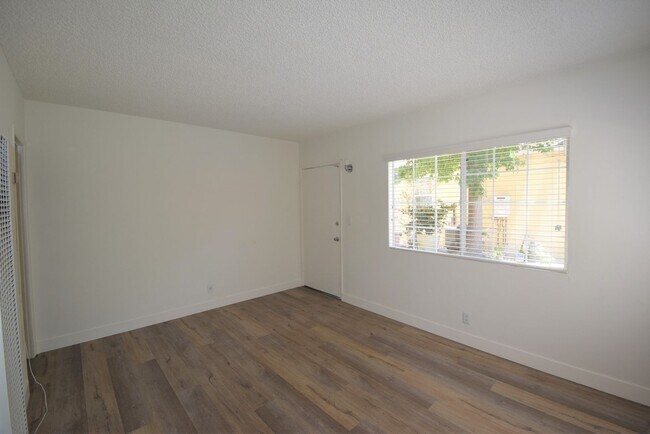 721 N Hollywood Way-Unit -A in Burbank, CA - Building Photo - Building Photo