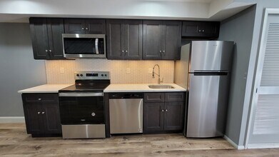 418 S 15th St-Unit -2R in Philadelphia, PA - Building Photo - Building Photo