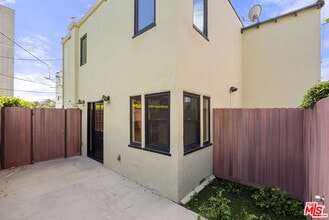 838 Hilldale Ave in West Hollywood, CA - Building Photo - Building Photo