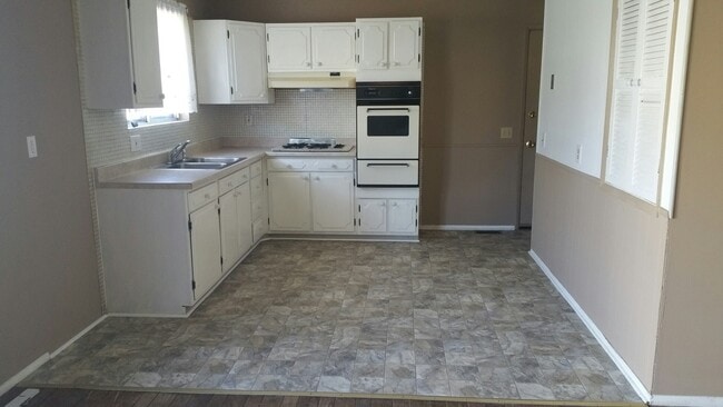 1605 Loveland Dr in Florissant, MO - Building Photo - Building Photo