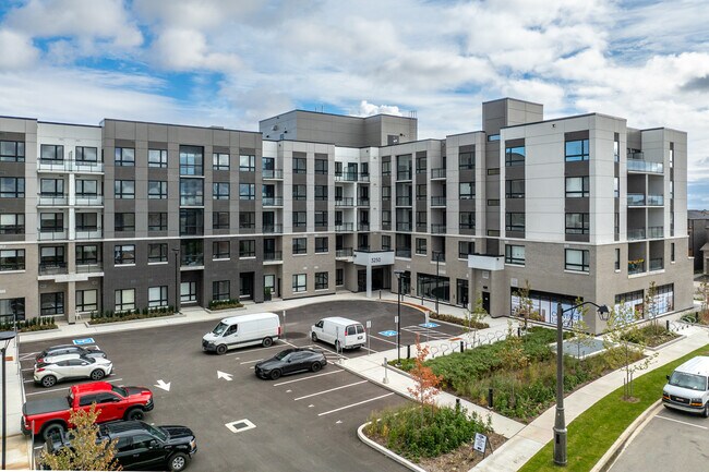 Carding House Towns in Oakville, ON - Building Photo - Building Photo