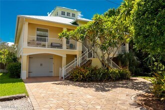 11065 Smokey Dr in Bonita Springs, FL - Building Photo - Building Photo