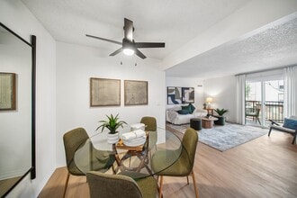 ReNew Pinehurst in Denver, CO - Foto de edificio - Building Photo