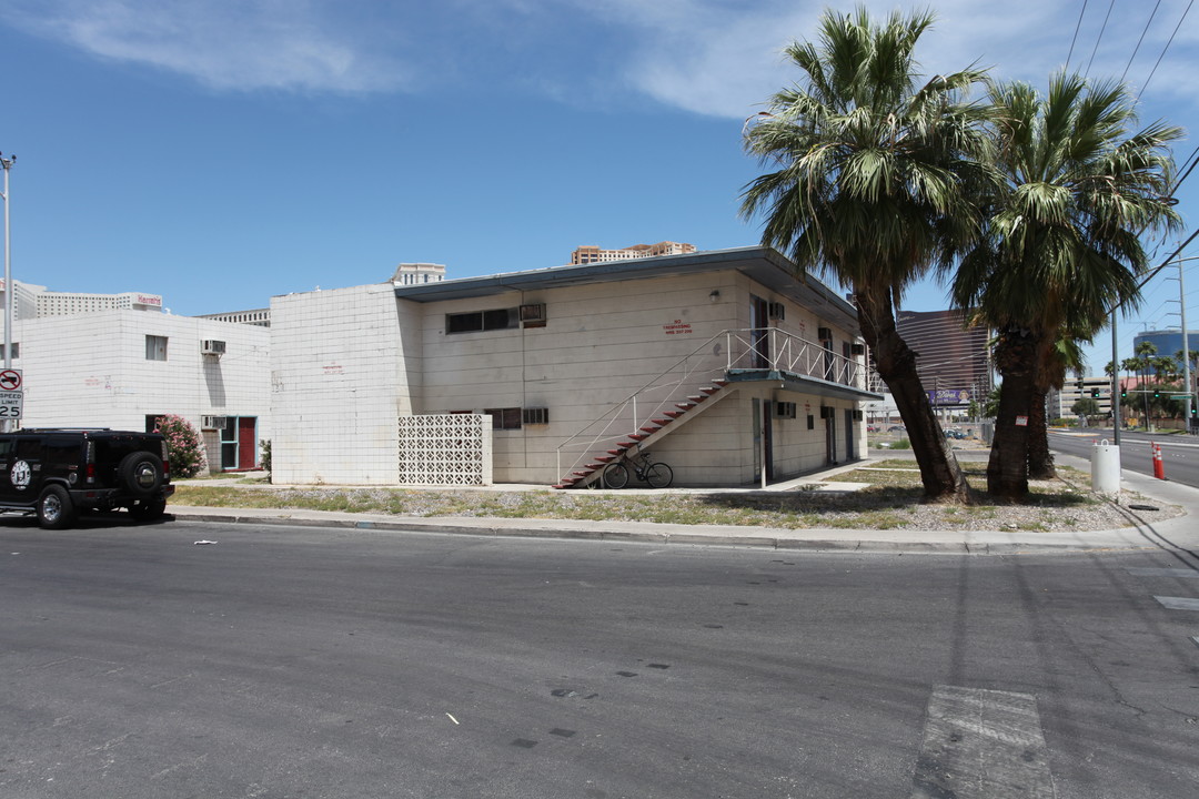 French Villa Apartments II in Las Vegas, NV - Building Photo