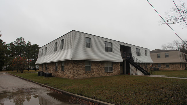 Oakwood Apartments in Gonzales, LA - Foto de edificio - Building Photo